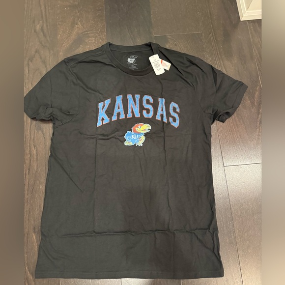 Brand new graphic tee - Picture 3 of 5